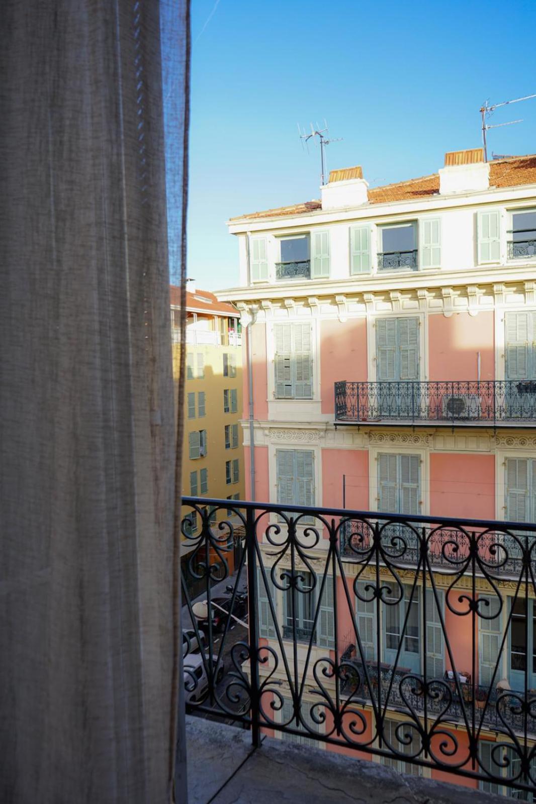 Two Bedroom Near Old Town Apartment *